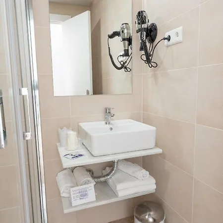 Otel Romerito 2*